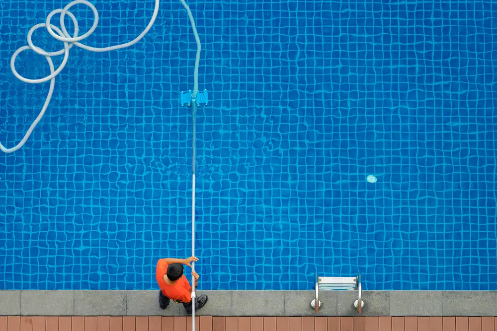 Pool Cleaning img